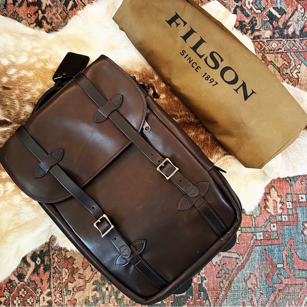 Filson Leather & Brass Weatherproof Rolling Medium Ca… Gem